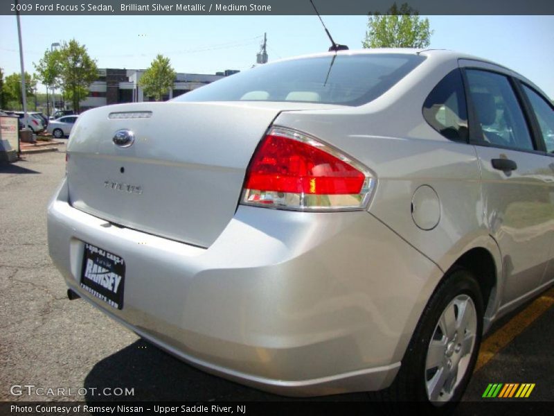 Brilliant Silver Metallic / Medium Stone 2009 Ford Focus S Sedan