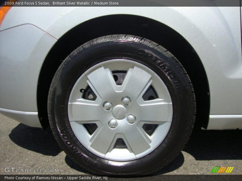 Brilliant Silver Metallic / Medium Stone 2009 Ford Focus S Sedan