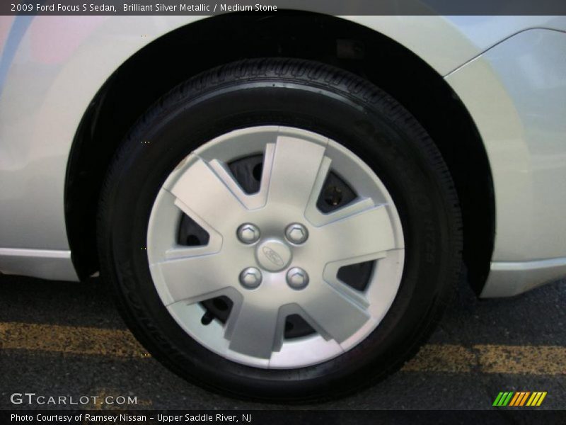 Brilliant Silver Metallic / Medium Stone 2009 Ford Focus S Sedan