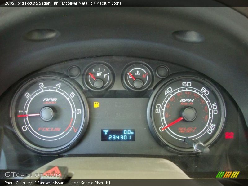 Brilliant Silver Metallic / Medium Stone 2009 Ford Focus S Sedan