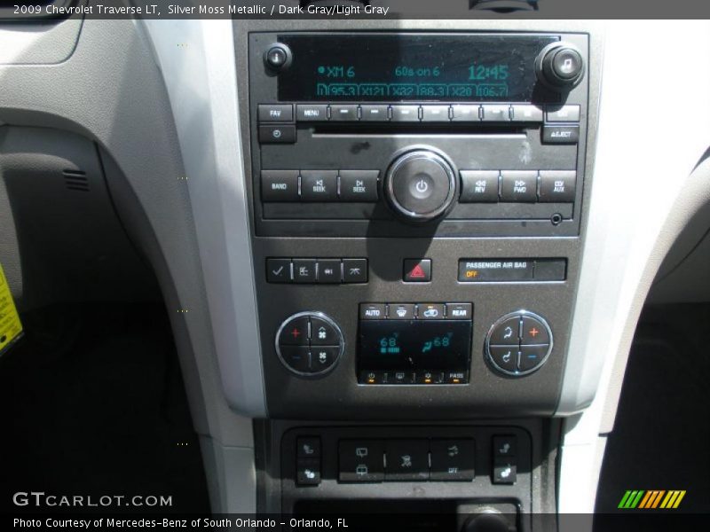 Silver Moss Metallic / Dark Gray/Light Gray 2009 Chevrolet Traverse LT