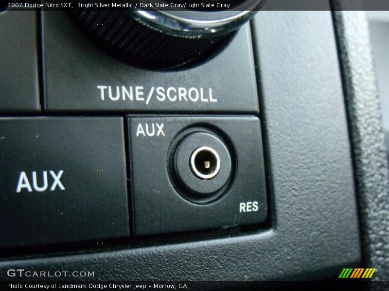 Bright Silver Metallic / Dark Slate Gray/Light Slate Gray 2007 Dodge Nitro SXT