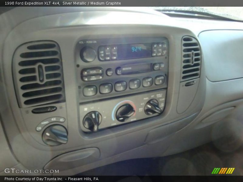 Silver Metallic / Medium Graphite 1998 Ford Expedition XLT 4x4