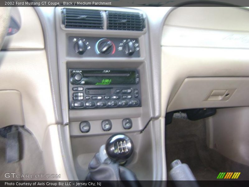 Black / Medium Parchment 2002 Ford Mustang GT Coupe