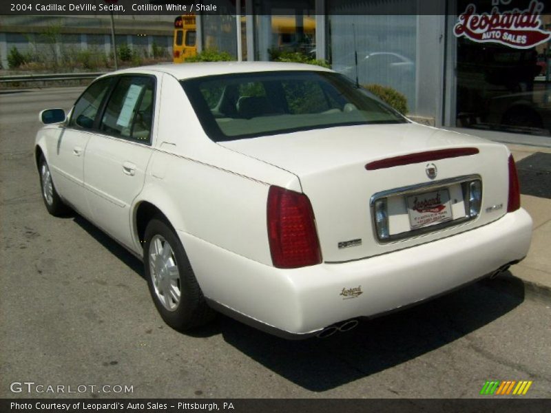 Cotillion White / Shale 2004 Cadillac DeVille Sedan