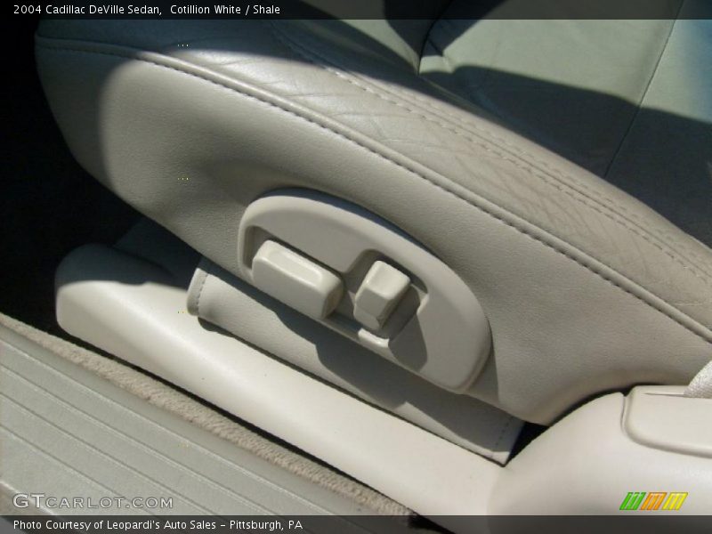 Cotillion White / Shale 2004 Cadillac DeVille Sedan