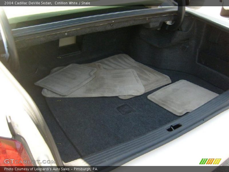 Cotillion White / Shale 2004 Cadillac DeVille Sedan