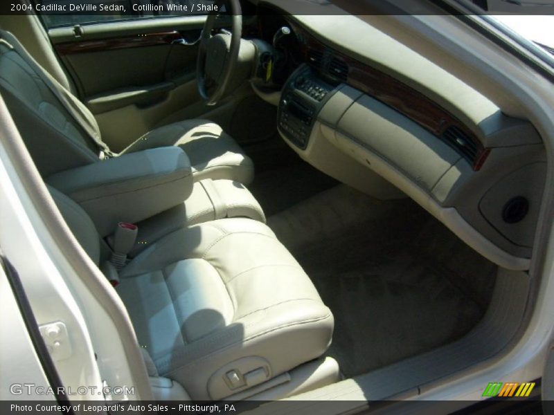 Cotillion White / Shale 2004 Cadillac DeVille Sedan
