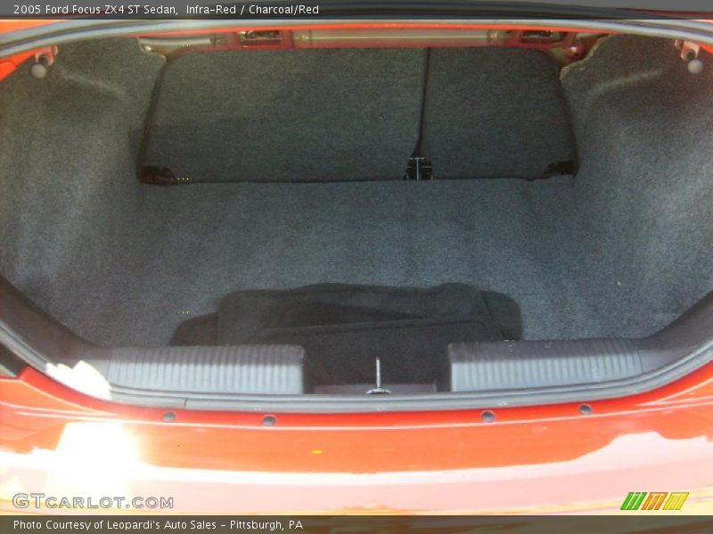 Infra-Red / Charcoal/Red 2005 Ford Focus ZX4 ST Sedan