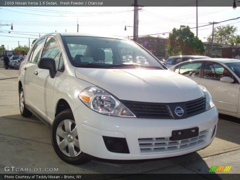 Fresh Powder / Charcoal 2009 Nissan Versa 1.6 Sedan