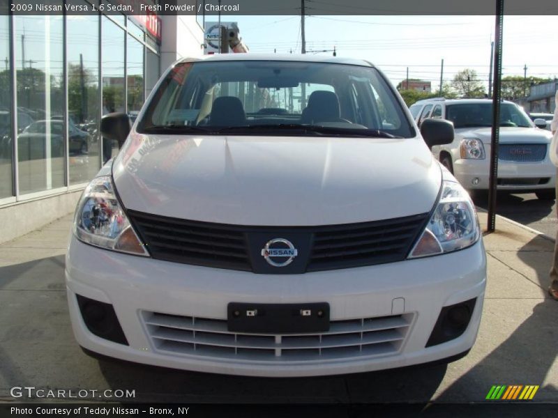 Fresh Powder / Charcoal 2009 Nissan Versa 1.6 Sedan
