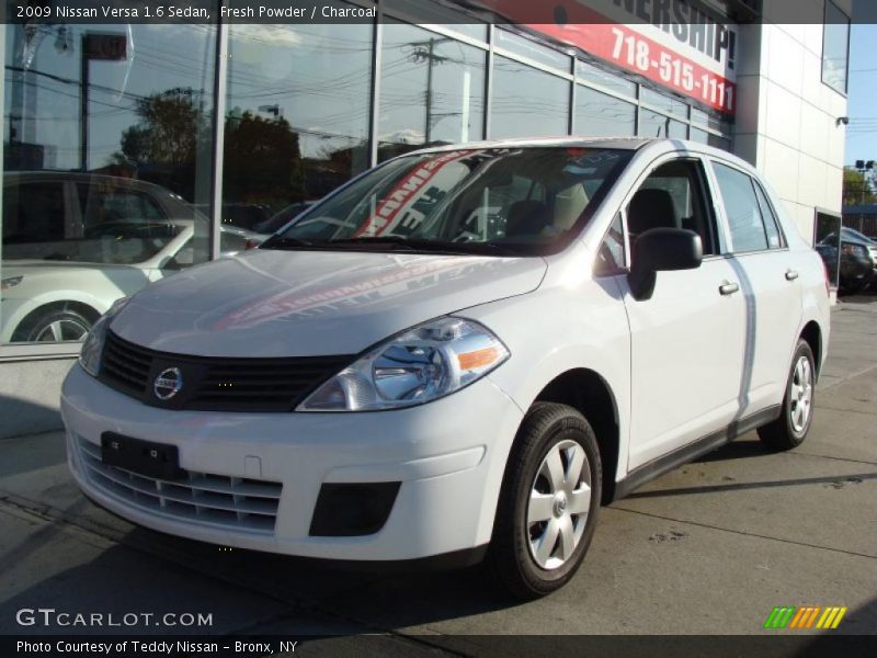 Fresh Powder / Charcoal 2009 Nissan Versa 1.6 Sedan