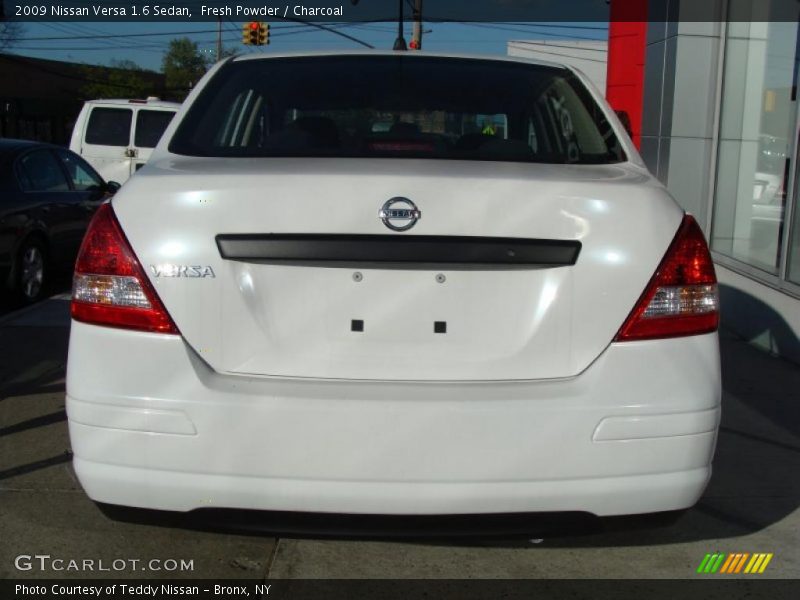 Fresh Powder / Charcoal 2009 Nissan Versa 1.6 Sedan