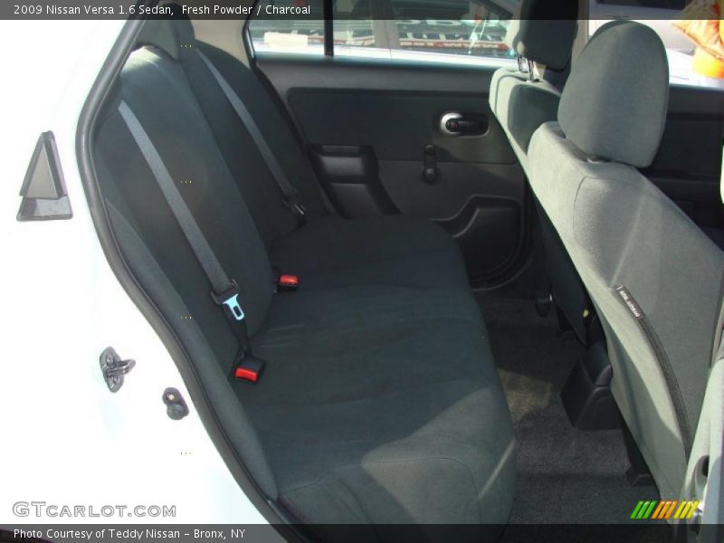 Fresh Powder / Charcoal 2009 Nissan Versa 1.6 Sedan