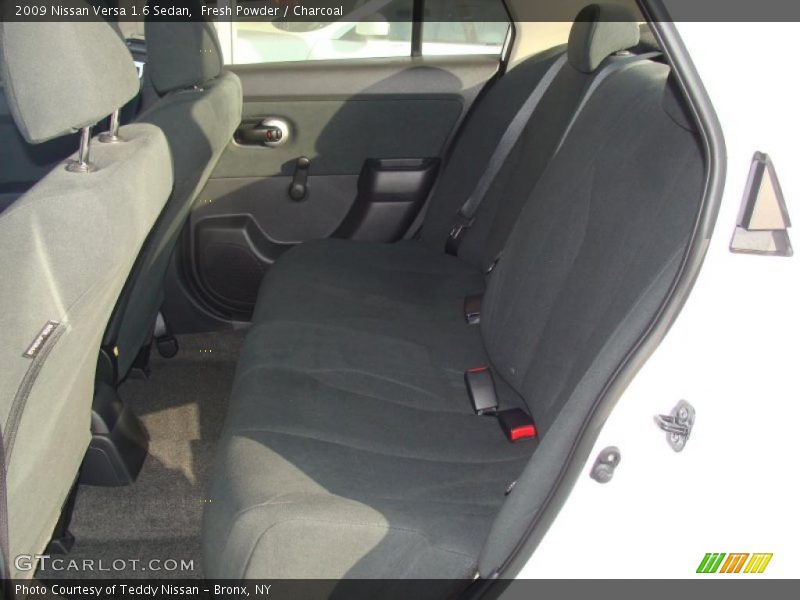 Fresh Powder / Charcoal 2009 Nissan Versa 1.6 Sedan