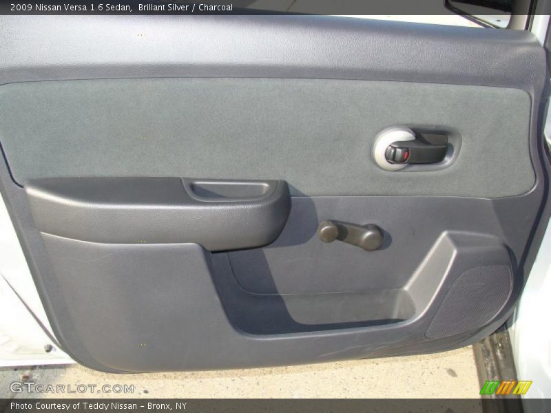 Brillant Silver / Charcoal 2009 Nissan Versa 1.6 Sedan