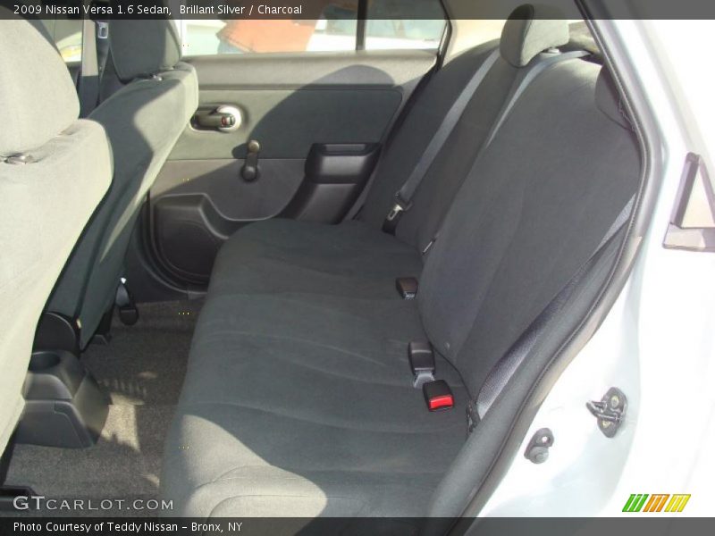 Brillant Silver / Charcoal 2009 Nissan Versa 1.6 Sedan