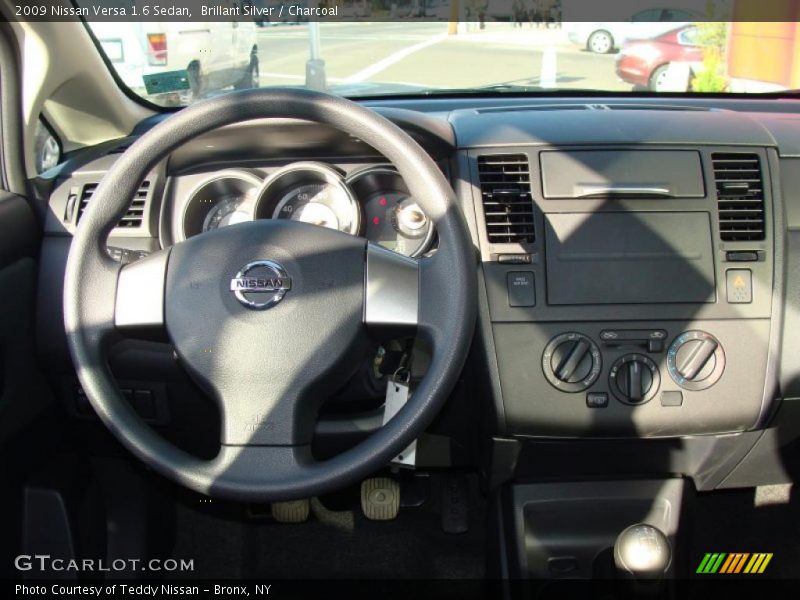 Brillant Silver / Charcoal 2009 Nissan Versa 1.6 Sedan