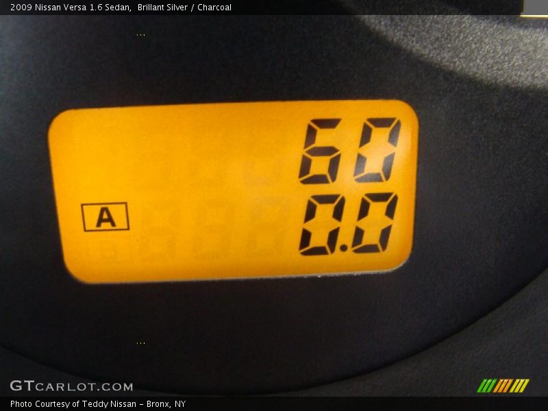 Brillant Silver / Charcoal 2009 Nissan Versa 1.6 Sedan