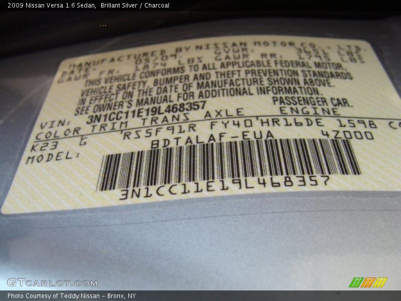 Brillant Silver / Charcoal 2009 Nissan Versa 1.6 Sedan