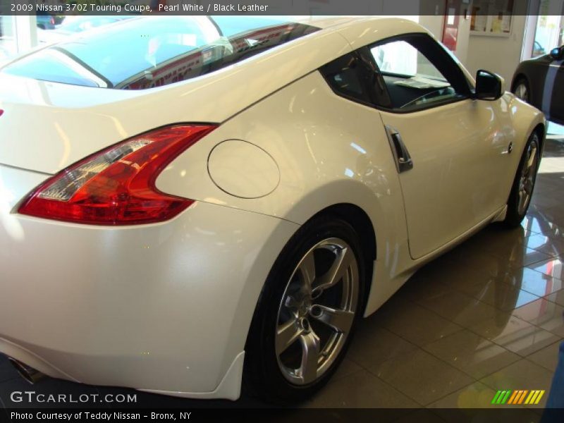 Pearl White / Black Leather 2009 Nissan 370Z Touring Coupe