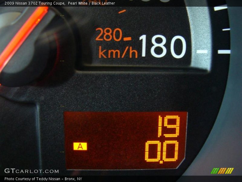 Pearl White / Black Leather 2009 Nissan 370Z Touring Coupe