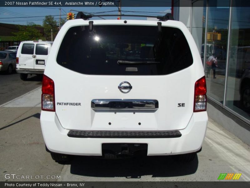Avalanche White / Graphite 2007 Nissan Pathfinder SE 4x4