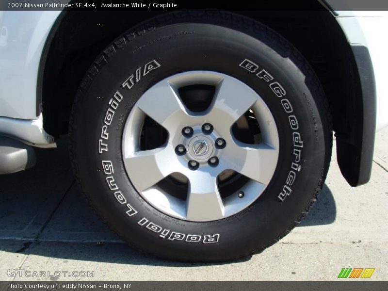 Avalanche White / Graphite 2007 Nissan Pathfinder SE 4x4