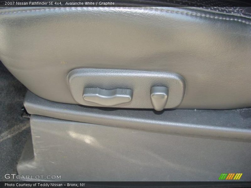 Avalanche White / Graphite 2007 Nissan Pathfinder SE 4x4