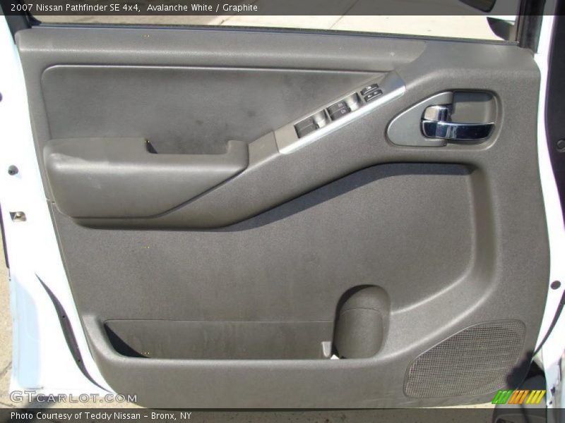 Avalanche White / Graphite 2007 Nissan Pathfinder SE 4x4