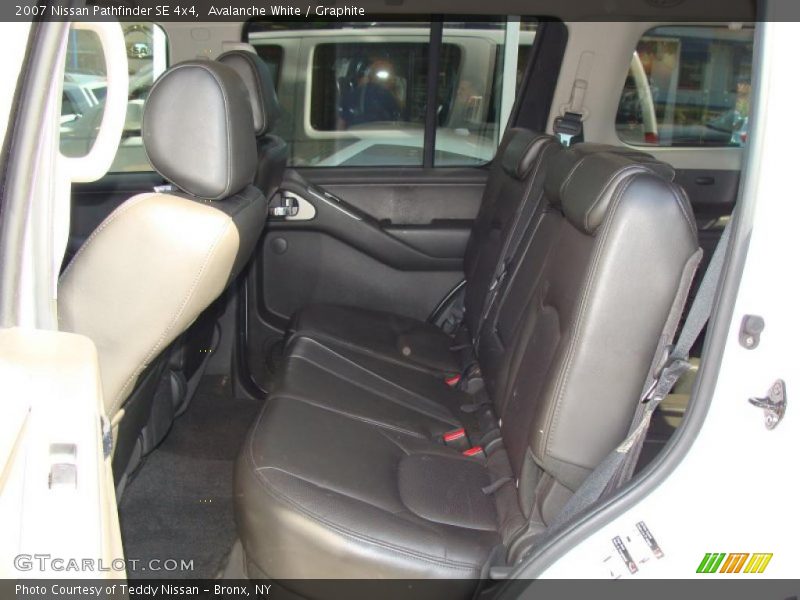 Avalanche White / Graphite 2007 Nissan Pathfinder SE 4x4