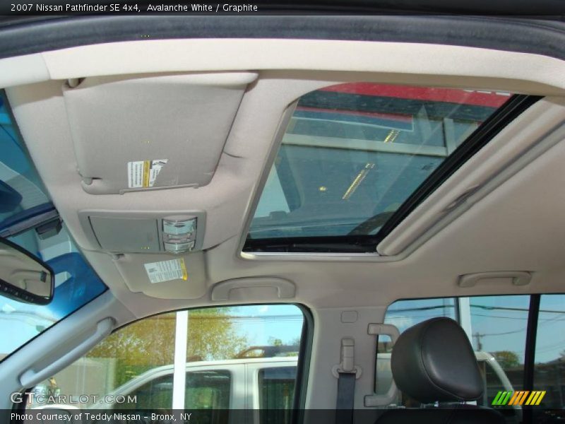 Avalanche White / Graphite 2007 Nissan Pathfinder SE 4x4