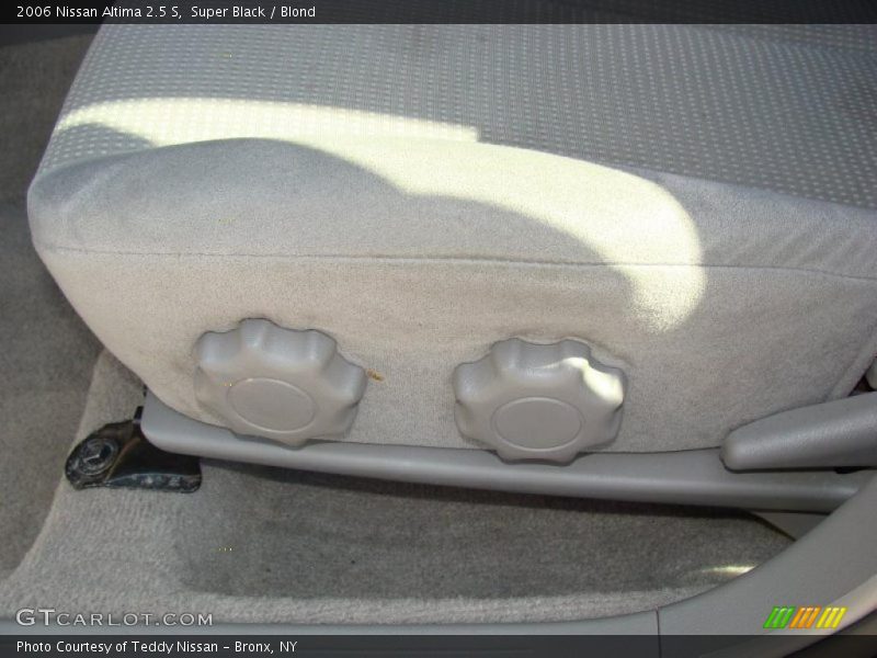 Super Black / Blond 2006 Nissan Altima 2.5 S