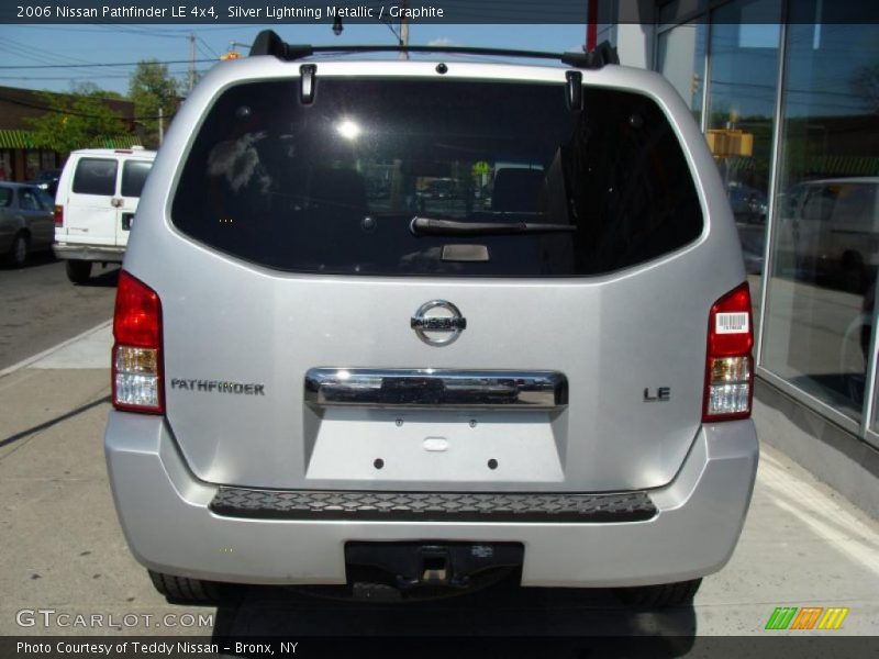 Silver Lightning Metallic / Graphite 2006 Nissan Pathfinder LE 4x4