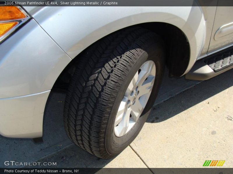 Silver Lightning Metallic / Graphite 2006 Nissan Pathfinder LE 4x4