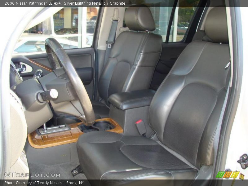 Silver Lightning Metallic / Graphite 2006 Nissan Pathfinder LE 4x4