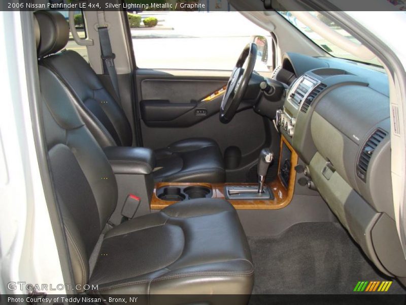 Silver Lightning Metallic / Graphite 2006 Nissan Pathfinder LE 4x4
