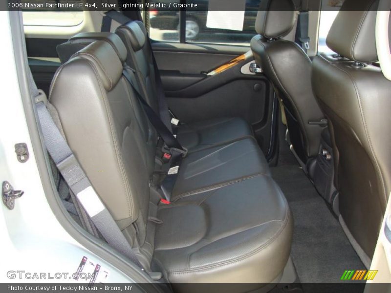 Silver Lightning Metallic / Graphite 2006 Nissan Pathfinder LE 4x4