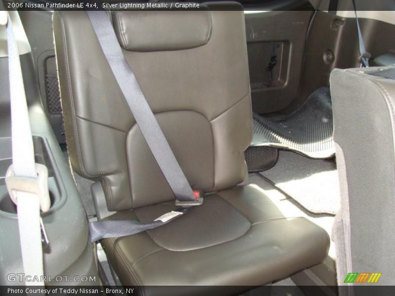 Silver Lightning Metallic / Graphite 2006 Nissan Pathfinder LE 4x4