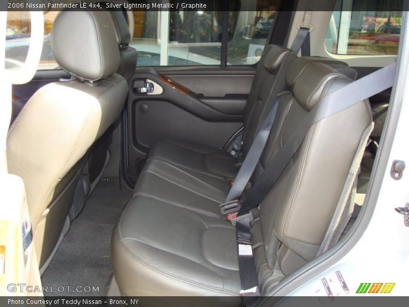 Silver Lightning Metallic / Graphite 2006 Nissan Pathfinder LE 4x4