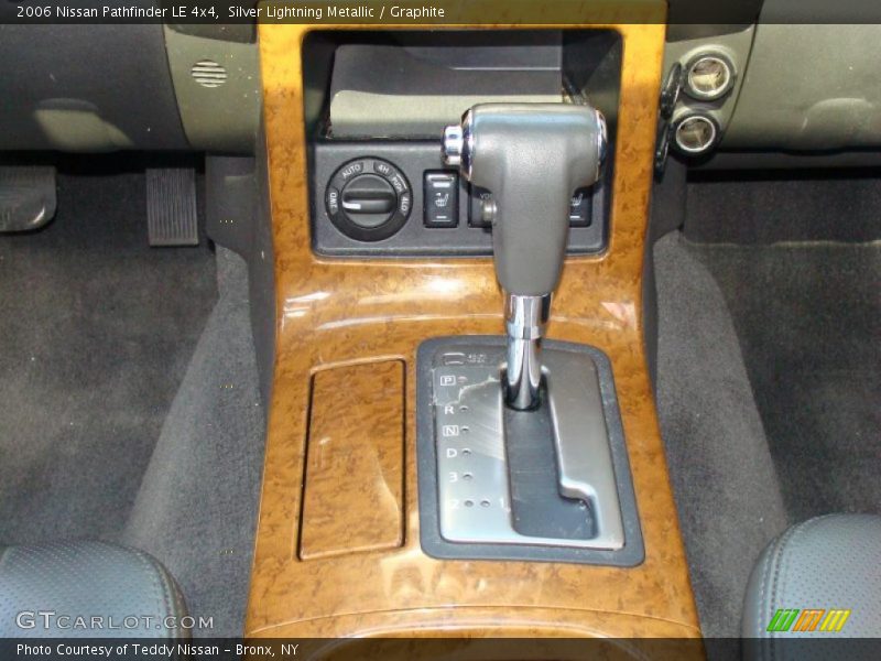 Silver Lightning Metallic / Graphite 2006 Nissan Pathfinder LE 4x4