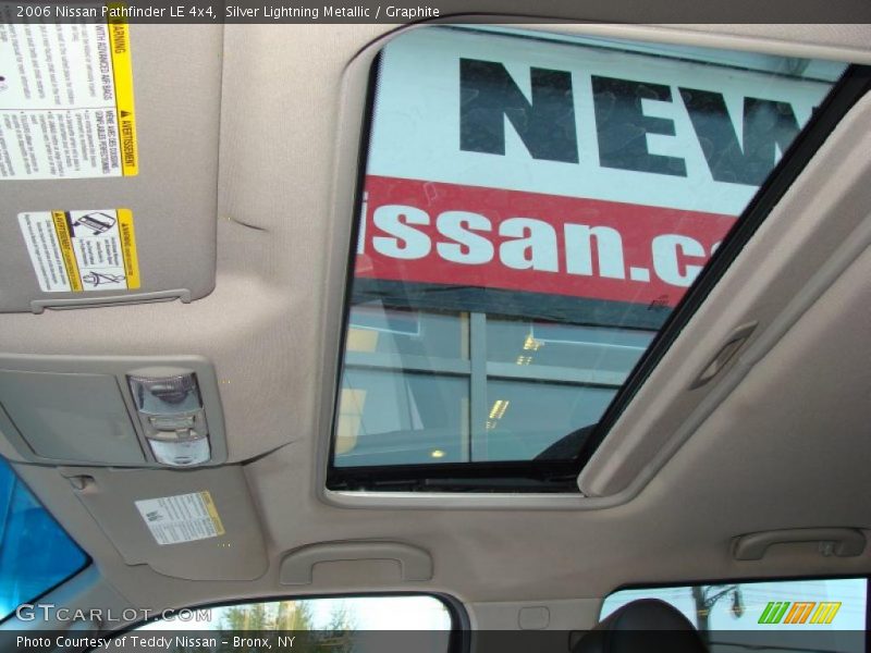 Silver Lightning Metallic / Graphite 2006 Nissan Pathfinder LE 4x4