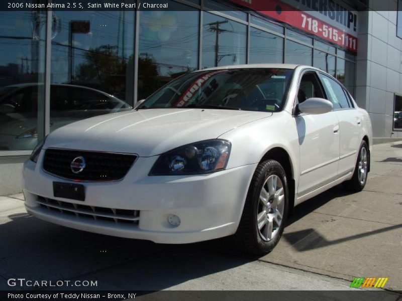 Satin White Pearl / Charcoal 2006 Nissan Altima 2.5 S