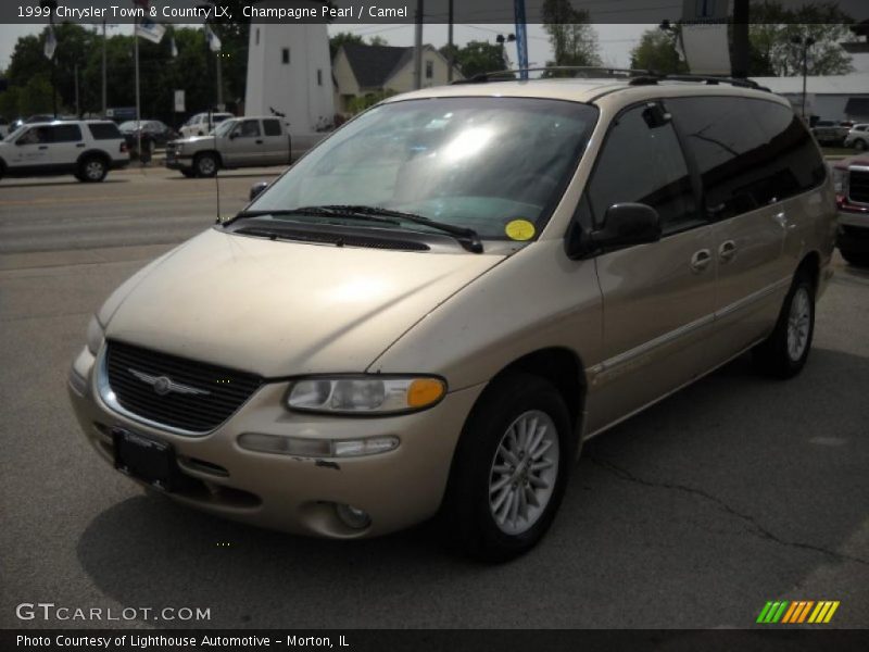 Champagne Pearl / Camel 1999 Chrysler Town & Country LX