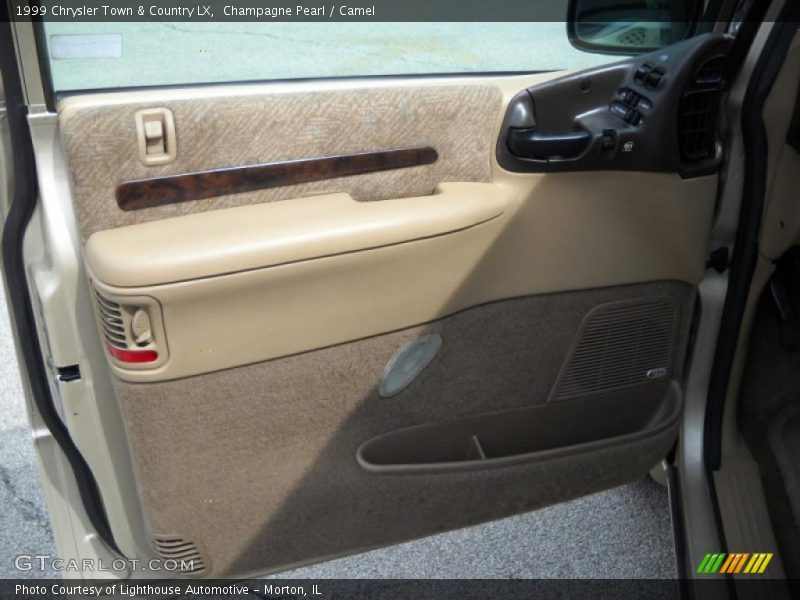Champagne Pearl / Camel 1999 Chrysler Town & Country LX