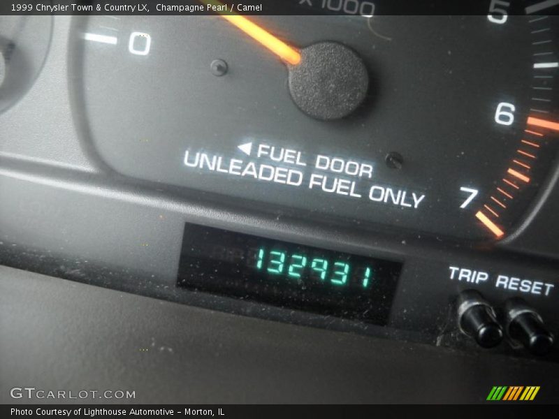 Champagne Pearl / Camel 1999 Chrysler Town & Country LX