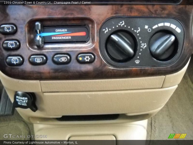 Champagne Pearl / Camel 1999 Chrysler Town & Country LX