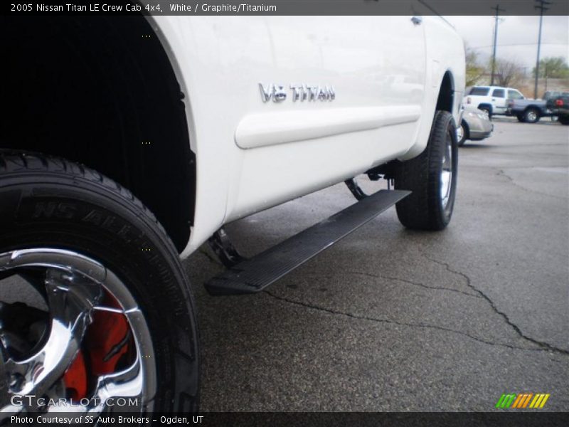 White / Graphite/Titanium 2005 Nissan Titan LE Crew Cab 4x4