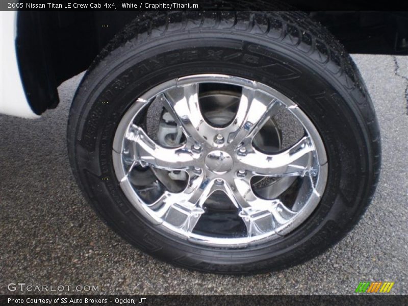 White / Graphite/Titanium 2005 Nissan Titan LE Crew Cab 4x4