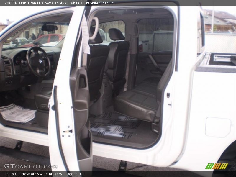 White / Graphite/Titanium 2005 Nissan Titan LE Crew Cab 4x4